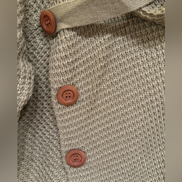 NEW Grecerelle Womens Asymmetric Chunky Button Detail Pullover Sweater Size L - Picture 8 of 14